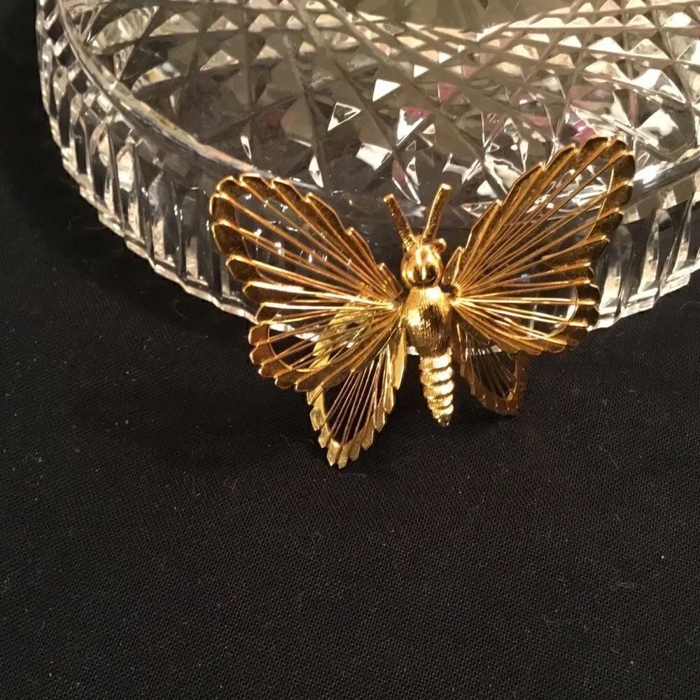 Beautiful Monet Goldtone Butterfly Pin - Picture 3 of 5